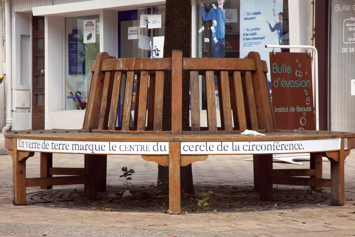 Louise Devalois Lecture publique installation éphémère