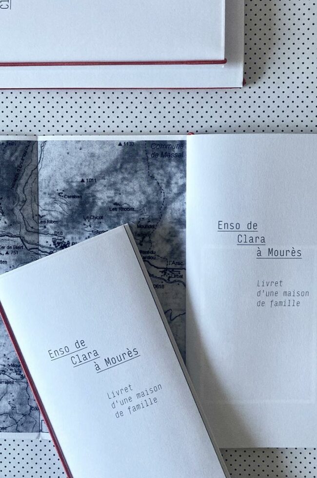 Livret Enso de Clara • Édition artisanale reliure élastique livret d'une maison de famille par Louise Devalois